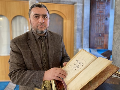450-летний рукописный Коран, обнаружен в исторической турецкой мечети