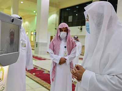 Роботы в мечети аль – Харам в Мекке помогают паломникам с проведением ритуалов