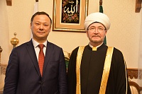 Встреча муфтия Гайнутдина с главой МИД Киргизии Русланом Казакбаевым