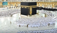 Саудовская Аравия отказывается от социального дистанцирования в Мечети аль-Харам