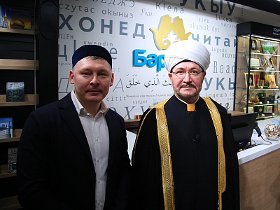 سماحة المفتي يفتتح أول متجر لبيع الكتب الإسلامية بموسكو
