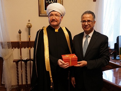 Mufti Sheikh Ravil Gaynutdin meets with Jordanian Ambassador Khaled Shawabqa